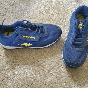 Navy blue KangaROOS size 5.5Y